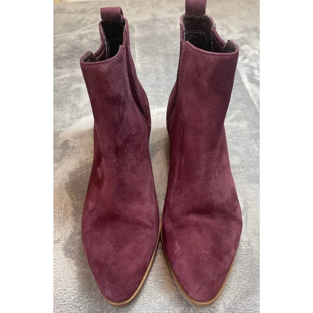 Cole Haan NWOB womens soft plum suede ankle boots 2 in. heels size 7.5B elegant